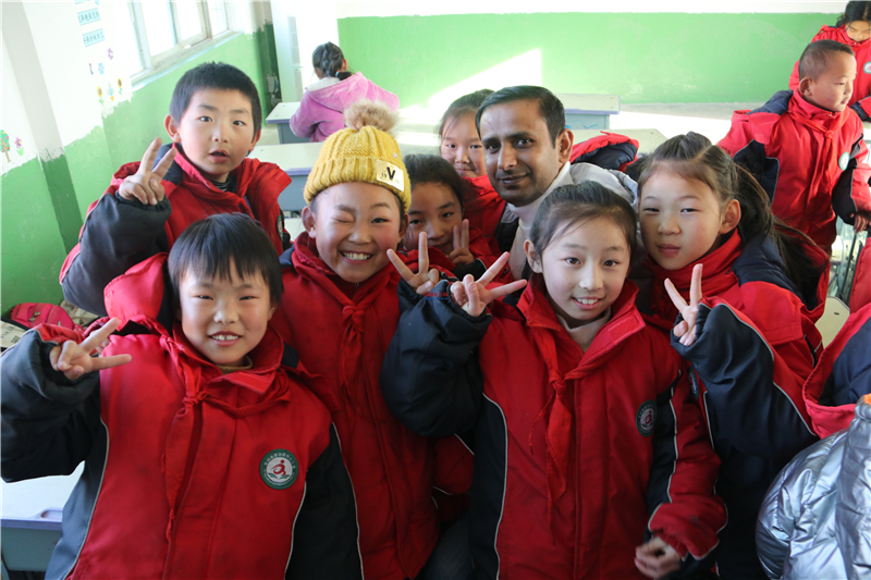 Pakistani student amazed by China’s poverty relief achievement