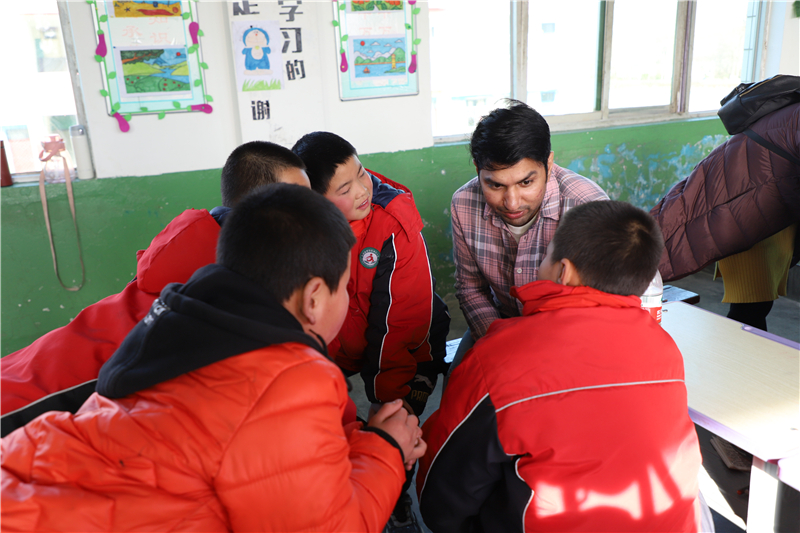 Pakistani student amazed by China’s poverty relief achievement