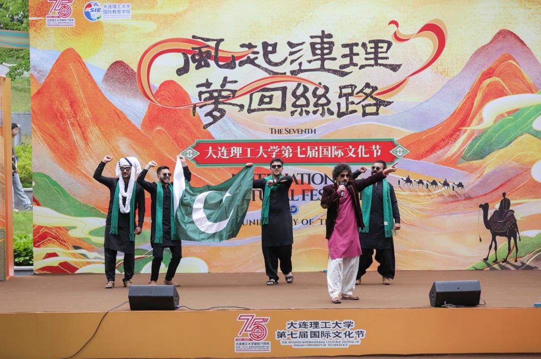 Pakistani students showcase rich culture heritage at Chinese university