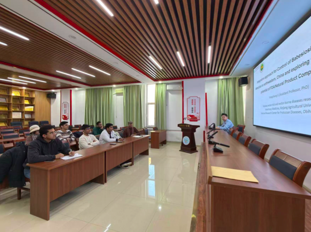 Pakistani veterinary scholars gain practical expertise through advanced training in China