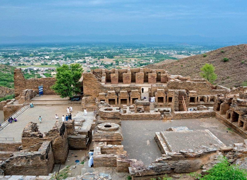 Hazara University students pay field visit along the CPEC route
