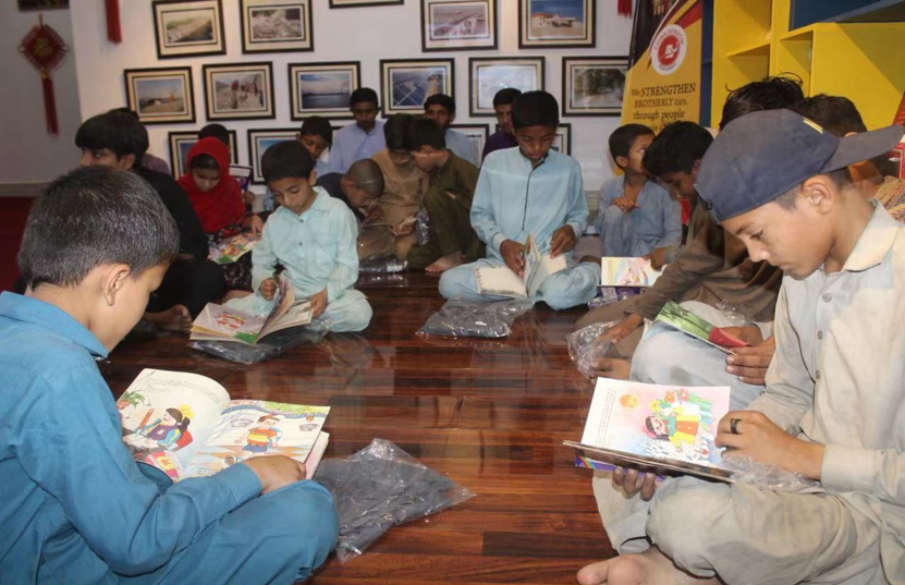 Peshawar’s street children show great enthusiasm for understanding China