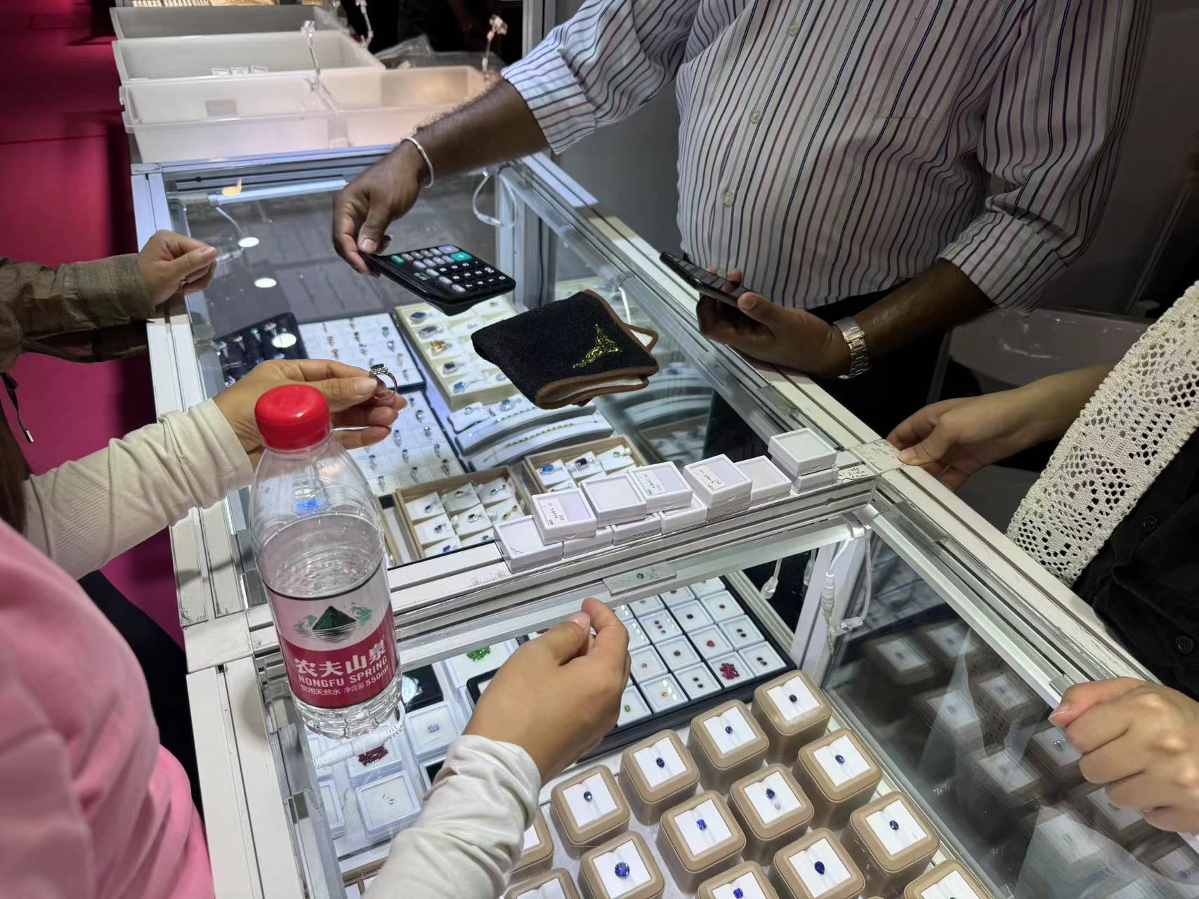 China's Growing Demand for Colored Gemstones Urges Pakistan to React Quickly