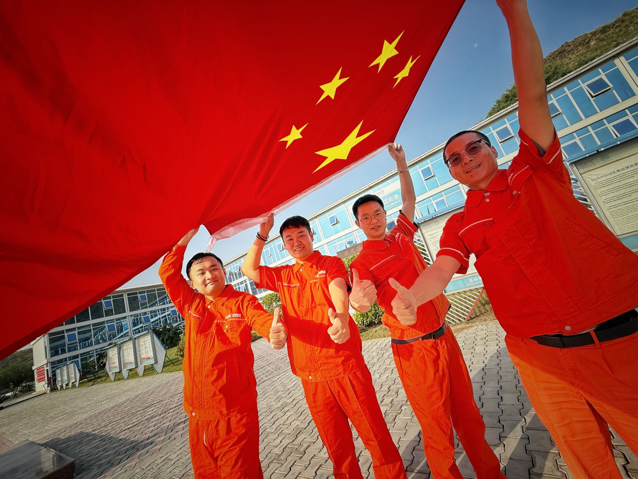 Chinese, Pakistani staff mark China's National Day at Mohmand project