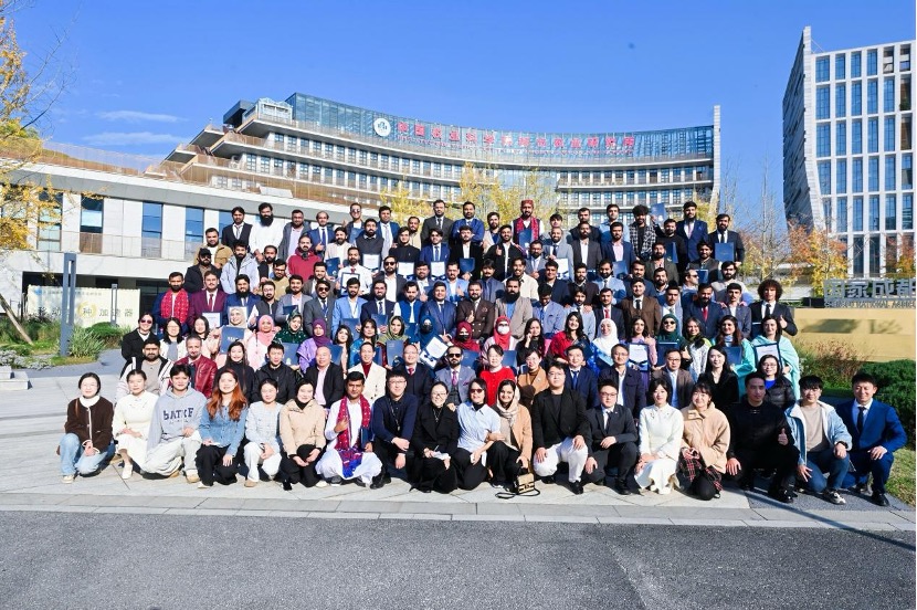Pakistani agriculture graduates complete advanced training in China