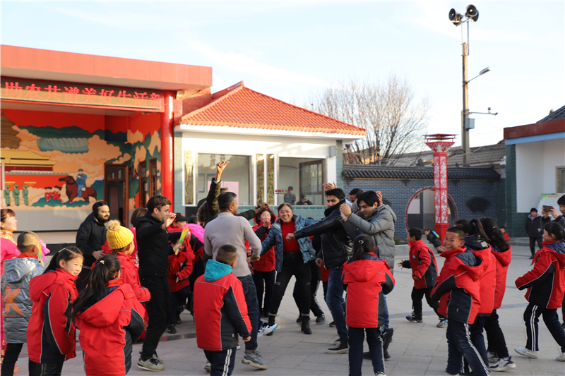 Pakistani student amazed by China’s poverty relief achievement