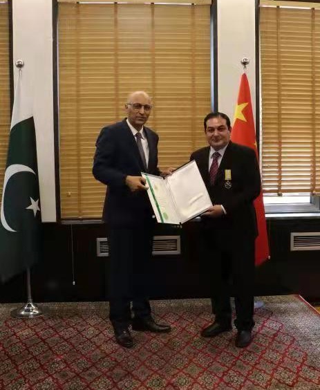 Two Pakistanis receive Civil Awards for serves in Wuhan during COVID-19